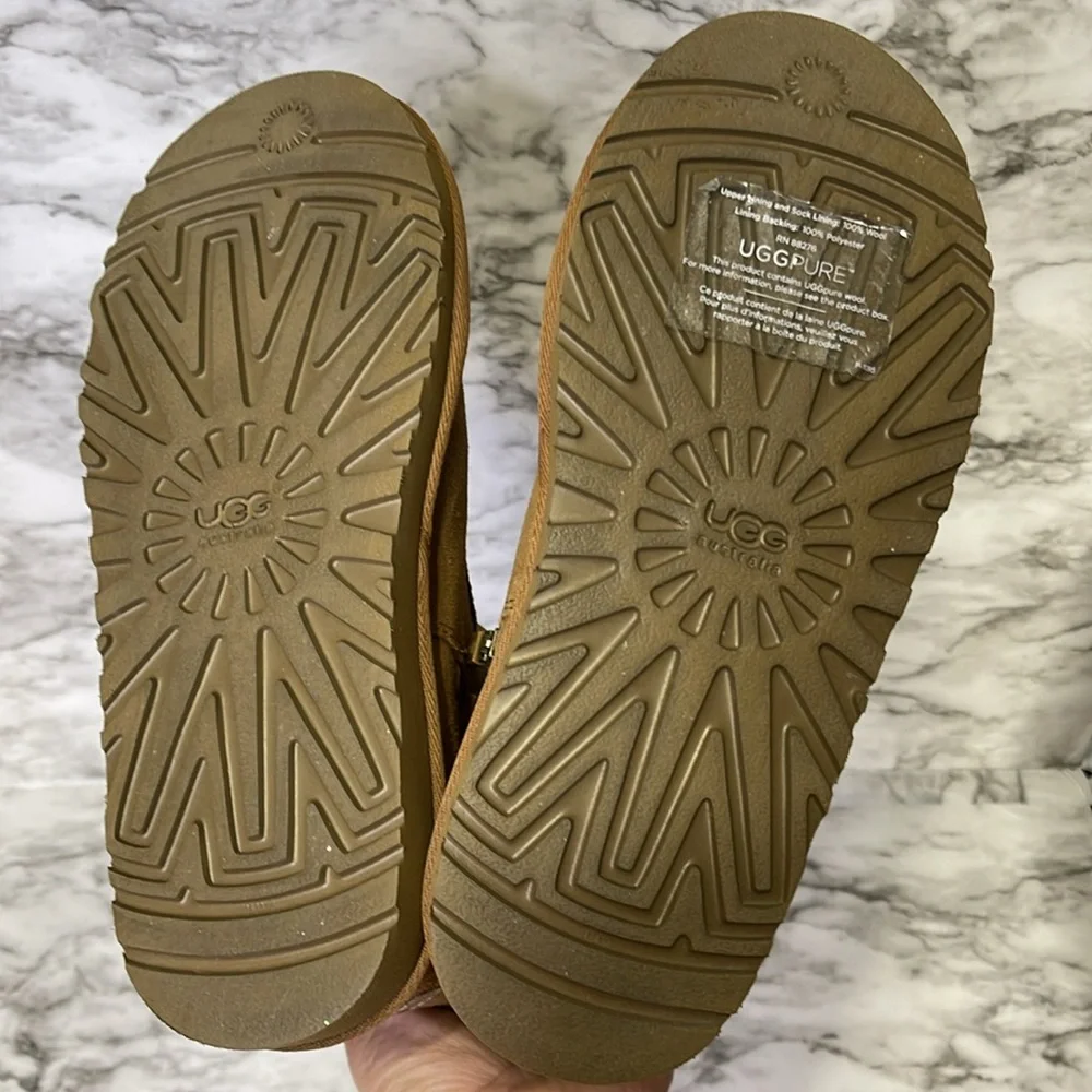 UGG kid Lil sunshine Tan weather Winter size 5 New 100% wool